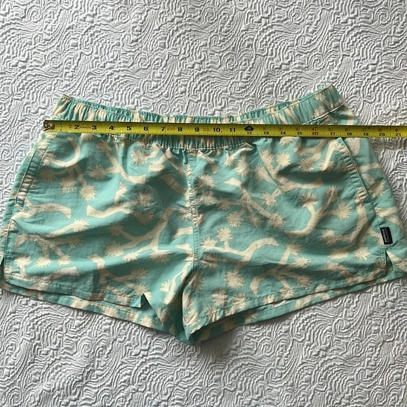 Patagonia NWT Woman’s Barely Baggies Shorts Size XL - Picture 8 of 8